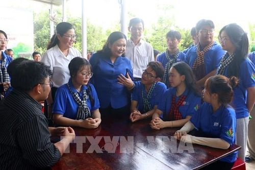 Nhiệt huyết tuổi trẻ thắp sáng những cung đường quê Vĩnh Long