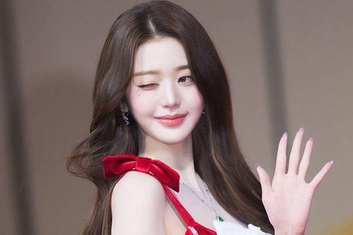 Loạt ảnh đời thường gây sốt của Jang Wonyoung
