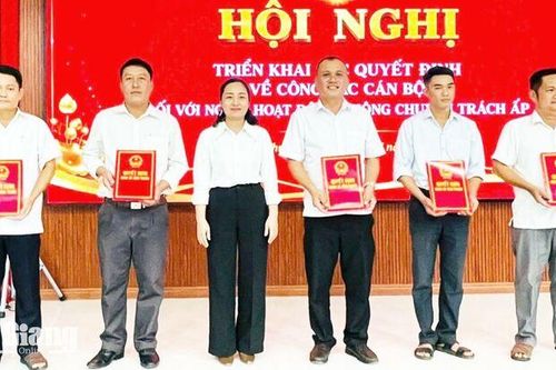 Vĩnh Thuận kiện toàn các chức danh ấp sau sắp xếp