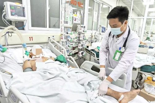 Bị gà mổ vào chân, cụ ông 94 tuổi nguy kịch vì uốn ván