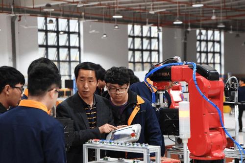 Trung Quốc mở thêm 27 ngành học mới, đón đầu làn sóng AI và robot hình người
