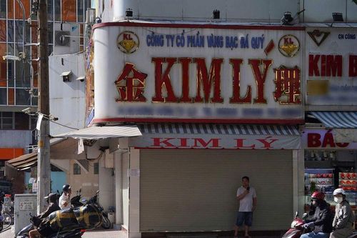 Từ lời khẳng định 'làm ăn chân chính' đến cú sốc bị khởi tố của chủ tiệm vàng, kim cương Kim Lý