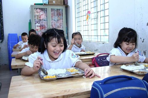 Hỗ trợ bữa ăn bán trú: Chính sách nhân văn, ưu tiên chăm sóc thế hệ trẻ