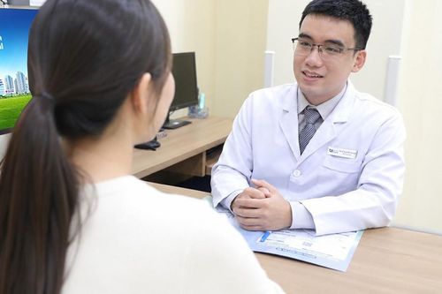 Mất ngủ nhiều ngày sau sinh, người mẹ 26 tuổi loạn thần sau sinh, không nhận con là con ruột