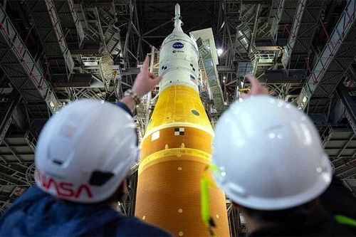NASA bắt đầu lắp ráp tên lửa cho Dự án Artemis III nhằm đưa người lên Mặt trăng