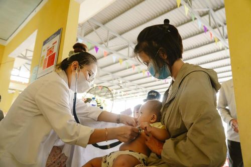 Hòa V ang, Cẩm Lệ, Quảng Phú, Tam Kỳ hoàn thành việc khám sức khỏe định kỳ miễn phí cho trẻ em dưới 6 tuổi chưa đi học