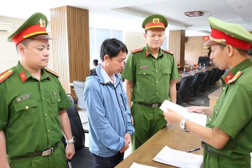 Khởi tố cựu chuyên viên vi phạm quy định đấu thầu