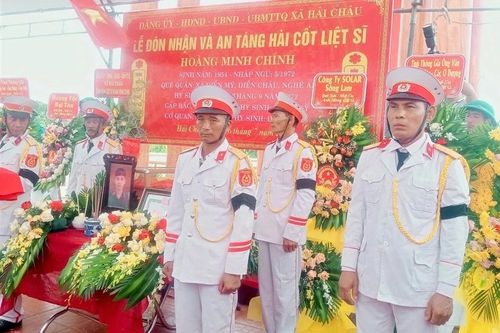 Nghẹn ngào ngày liệt sĩ trở về đất mẹ