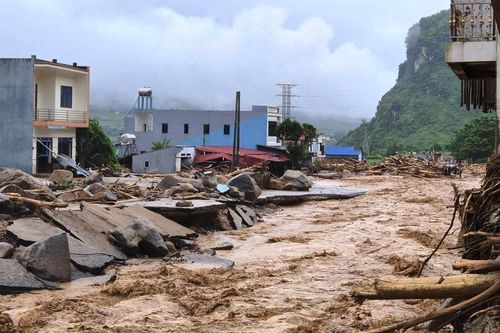 Tìm thấy thi thể 4 nạn nhân bị lũ cuốn trôi