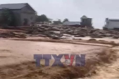 Lũ quét ở Lai Châu cuốn trôi người và nhà cửa