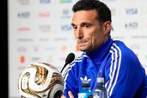 HLV Argentina Scaloni phàn nàn trước trận chung kết World Cup