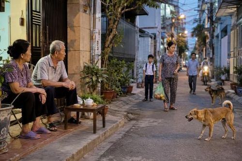 Chuyện trước hiên nhà