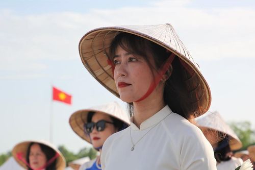 Hơn 1.500 phụ nữ Đà Nẵng dâng hoa tri ân Mẹ Việt Nam anh hùng