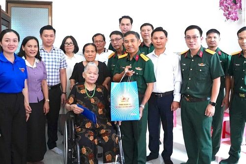 Binh đoàn 12 Chi nhánh phía Nam trao quà tri ân gia đình chính sách tại phường Hoài Nhơn Bắc