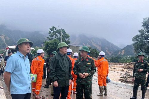 Chủ tịch UBND tỉnh Lai Châu Hà Quang Trung kiểm tra, chỉ đạo khắc phục hậu quả mưa lũ tại xã Mường Than