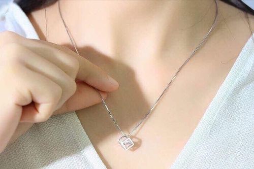 Nếu thường xuyên đeo vòng bạc, đừng bỏ qua 4 lưu ý quan trọng này