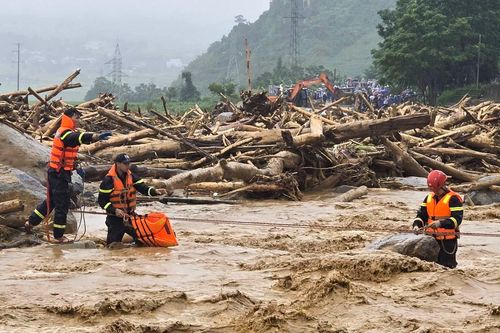 Lũ quét, sạt lở càn quét Lai Châu, Sơn La: 1 người tử vong, nhiều nhà sập
