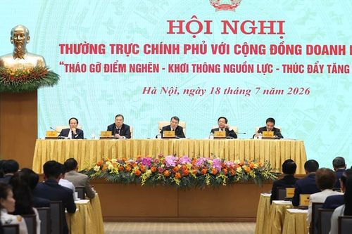Thủ tướng: Xử lý đến cùng mọi vướng mắc của doanh nghiệp để thúc đẩy tăng trưởng