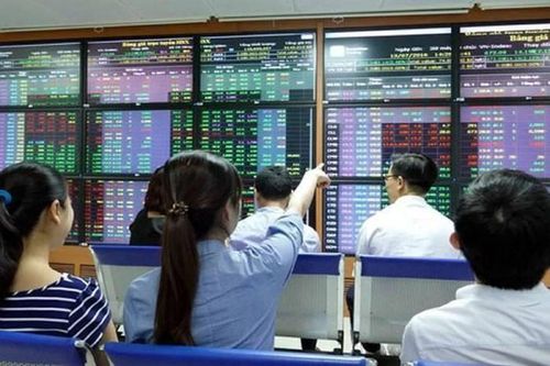 Thị trường chứng khoán: Vốn nội lên ngôi nhưng phụ thuộc lớn vào tín dụng