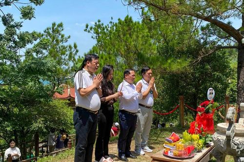 Đoàn công tác của Đảng ủy MTTQ, các đoàn thể Trung ương viếng khu mộ Đại tướng Võ Nguyên Giáp