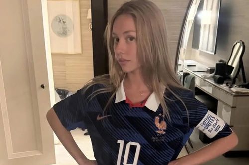 Mbappe 'trượt tay' đăng ảnh bạn gái?