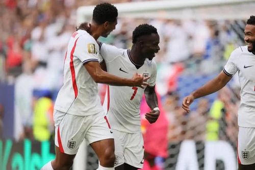 Saka lập hat-trick, Anh đánh bại Pháp trong trận tranh hạng Ba có 10 bàn thắng