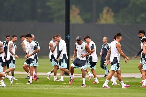 Thời tiết xấu làm đảo lộn kế hoạch chuẩn bị Chung kết World Cup của Tây Ban Nha và Argentina
