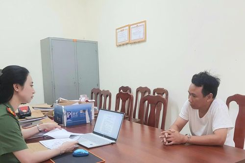 Công an thu giữ hơn 1.000 tài liệu nghi giả, khởi tố 1 bị can