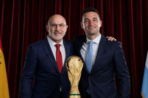 Sự tương đồng kỳ diệu giữa Lionel Scaloni và Luis De la Fuente