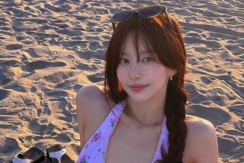 Han Bo Reum khoe vóc dáng gợi cảm ở tuổi U40 trong trang phục đồ tắm