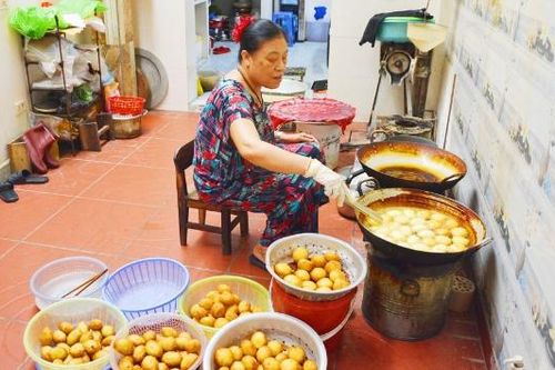 Nức tiếng bánh rán bà Thu