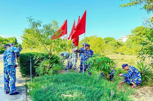Tuổi trẻ Trung tâm Huấn luyện Vùng 4 Hải quân tổ chức 'Ngày Chủ nhật xanh'