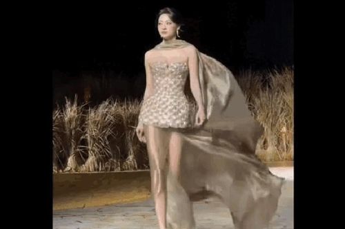 Mê mẩn đôi chân 1m22 của Lương Thùy Linh