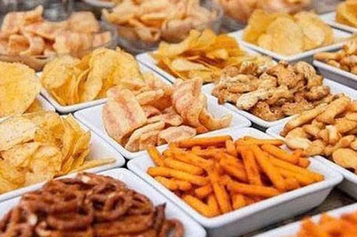 Thức ăn nhanh góp phần khiến nhiều người trẻ mắc bệnh nha chu