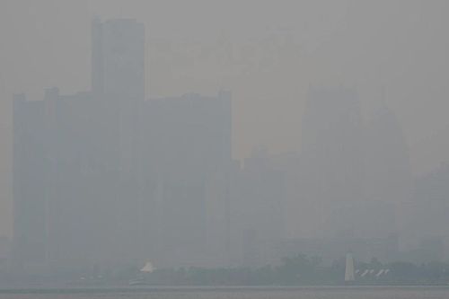 Bầu trời ở Mỹ chuyển màu vì khói cháy rừng