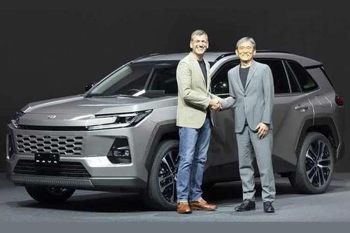 Toyota RAV4 sẽ được trang bị nhiều nút bấm vật lý hơn để chiều khách?