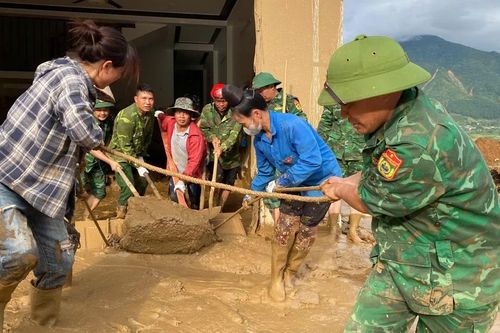 Biên phòng căng sức tìm kiếm người mất tích, hỗ trợ người dân bị lũ quét