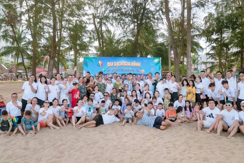 Gia đình 100 người ở Hà Nội góp 300 triệu du lịch Thanh Hóa, thuê 30 phòng nghỉ