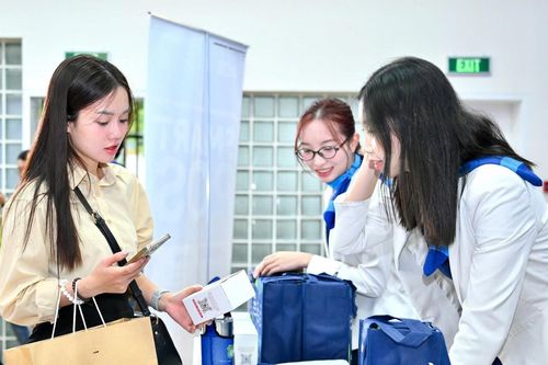 Lãi suất ngân hàng hôm nay 20/7/2026: Lãi suất tiết kiệm tăng sát 8%/năm