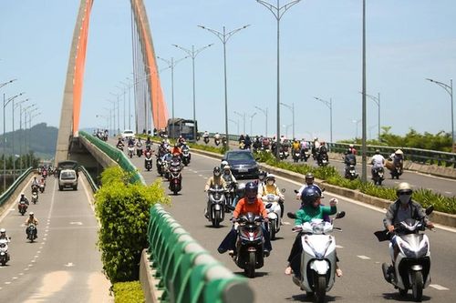 Nắng nóng bao trùm miền Trung, nhiệt độ có nơi chạm ngưỡng 40 độ C