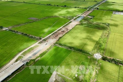 Standard Chartered nâng dự báo tăng trưởng GDP Việt Nam 2026 lên 9,5%