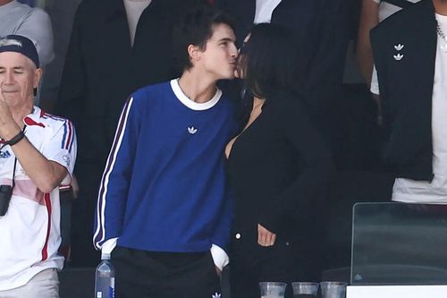 Người mẫu Kylie Jenner và Timotheé Chalamet công khai tình tứ trên khán đài trận chung kết World Cup