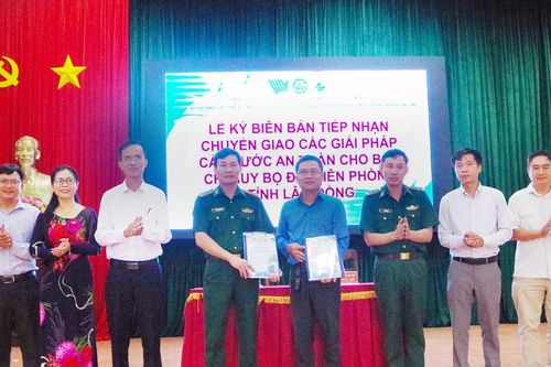 Bàn giao kết quả đánh giá chất lượng nguồn nước tuyến biên giới đất liền tỉnh Lâm Đồng