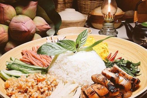 Nguồn gốc tên gọi 'cơm âm phủ' ở Huế, có thật liên quan đến cõi âm?