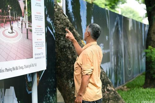 Quây rào vườn hoa trước Công viên Thống Nhất, xây quảng trường mới