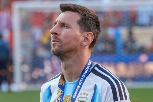 Messi chúc mừng Tây Ban Nha vô địch World Cup