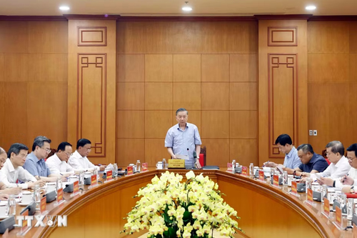 Vận dụng đúng phương pháp cách mạng trong đấu tranh phòng, chống 'tự diễn biến', 'tự chuyển hóa' trong giai đoạn hiện nay