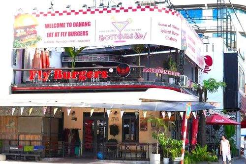 Kiểm tra, xử lý biển hiệu sử dụng tiếng, chữ nước ngoài sai quy định