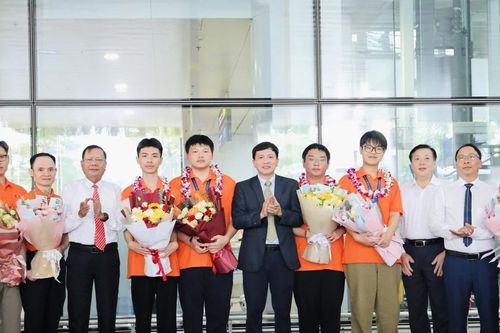 Đón đội tuyển Việt Nam sau thành tích tại Olympic Sinh học quốc tế
