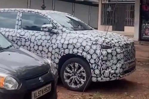 Toyota Innova Cross bản facelift lộ diện tại Ấn Độ